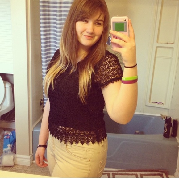 Vintage black lace cropped top - Picture 6 of 6